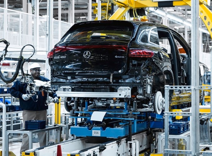 Начало производства нового внедорожника EQS на заводе Mercedes-Benz в Алабаме
